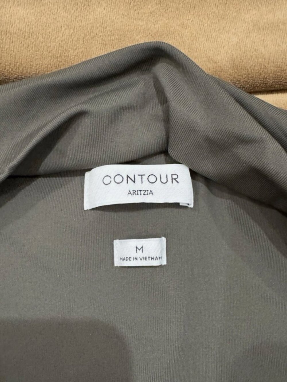 NWOT Aritzia Contour Flourish Top Olive Green Size Medium M - Picture 3 of 6